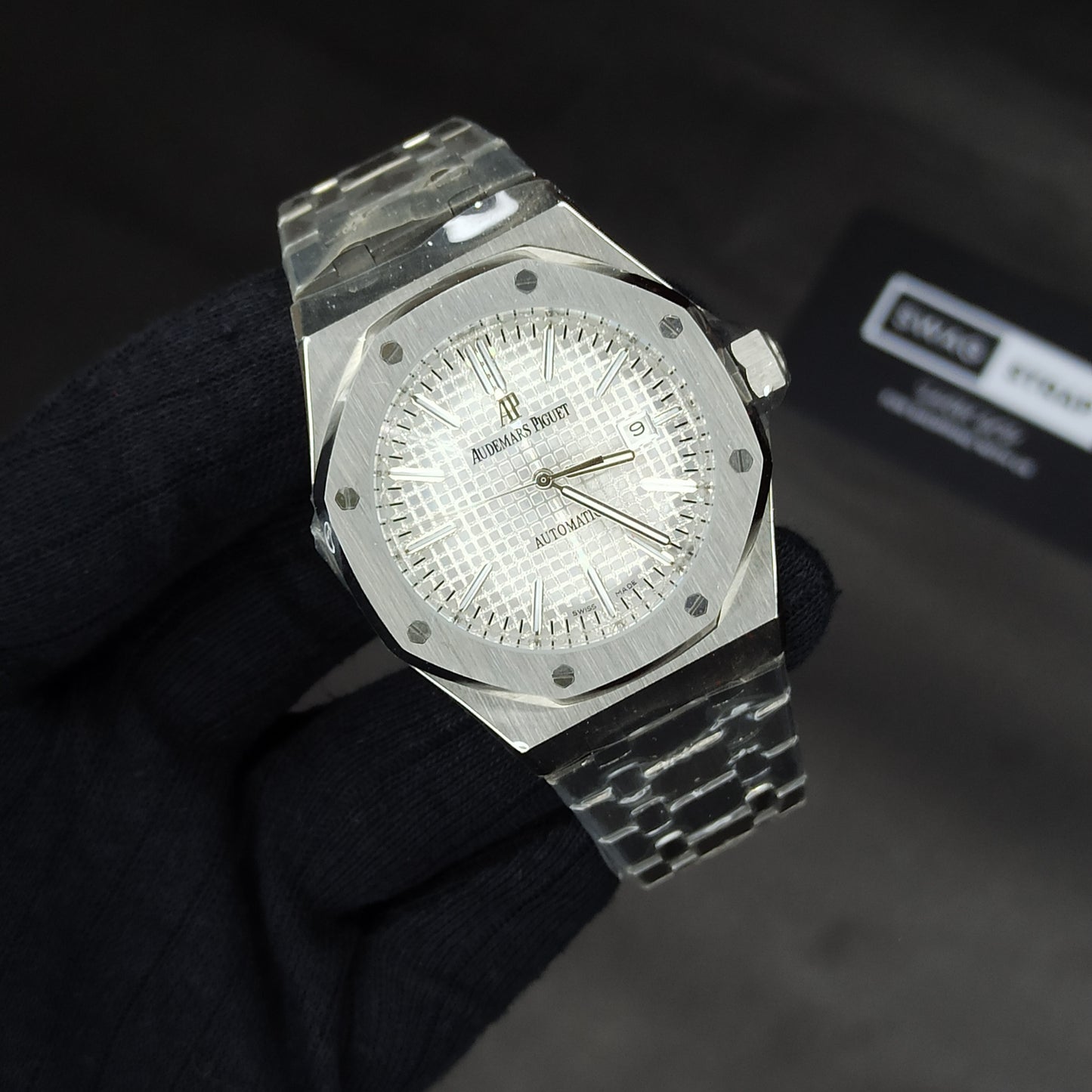 AP Auto | White Texture Dial