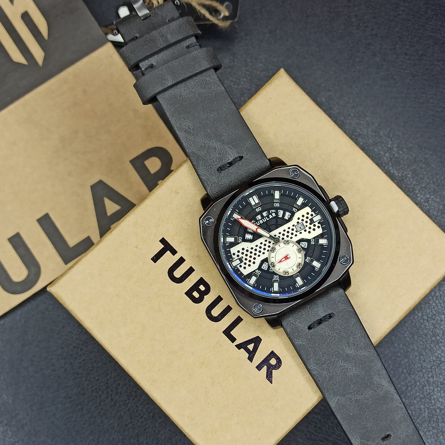Tubular Square Dial Watch For Men's | Downsecond
